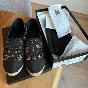 Chanel black and gold espadrille 38
